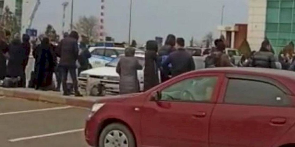 
                    В Актау людей эвакуировали из аэропорта
                