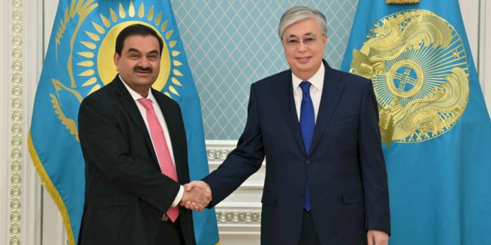 
                    Президент принял главу компании Adani Group
                