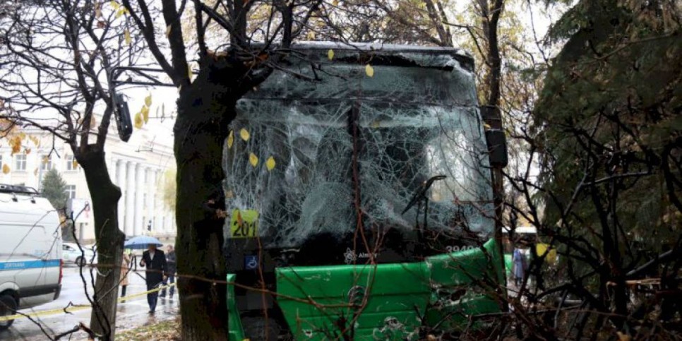 
                    Стала известна личность погибшего в ДТП с автобусами в Алматы
                