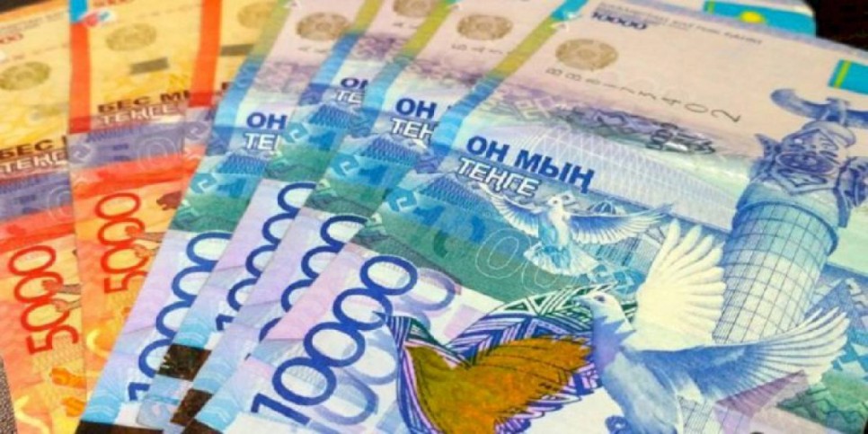 
                    Насколько выросла зарплата казахстанских медиков и соцработников за год
                
