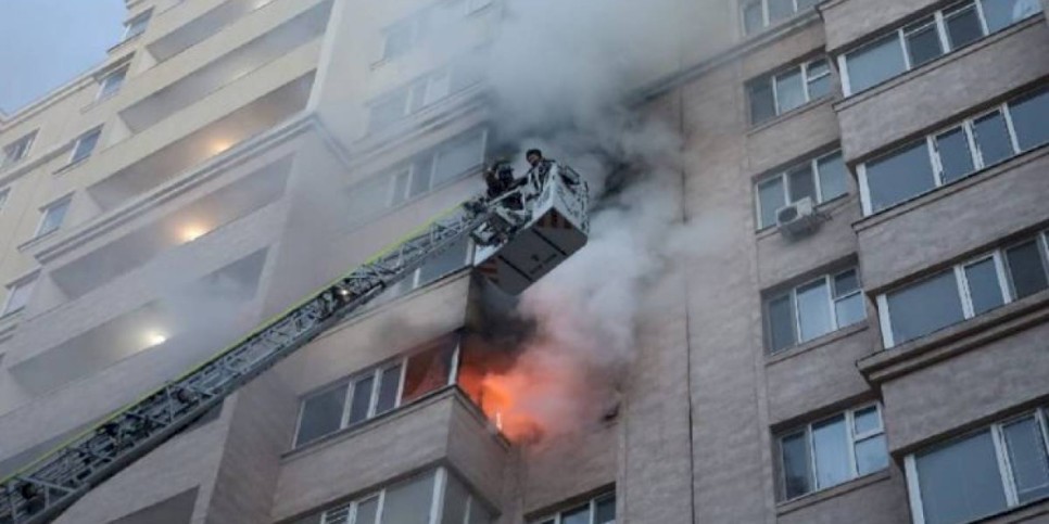 
                    Многоэтажный дом горел в Астане: девять детей спасены пожарными
                