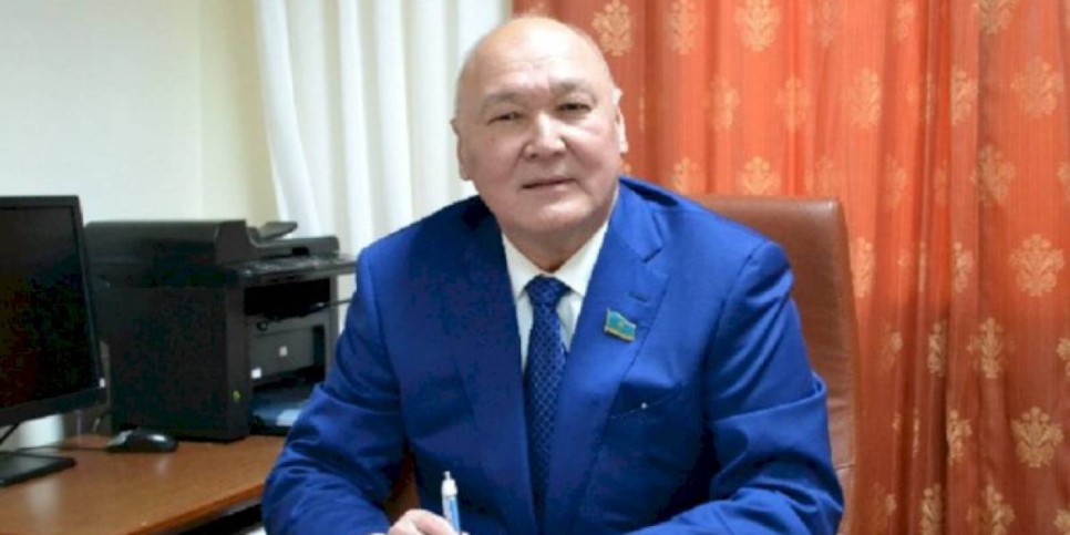 
                    Жуматай Алиев сдал документы в Центризбирком
                
