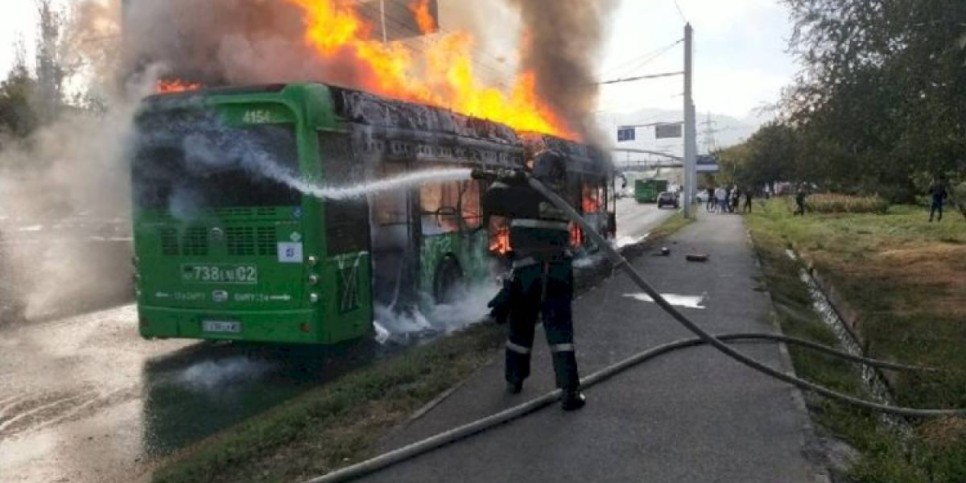 
                    В Алматы сгорел пассажирский автобус
                