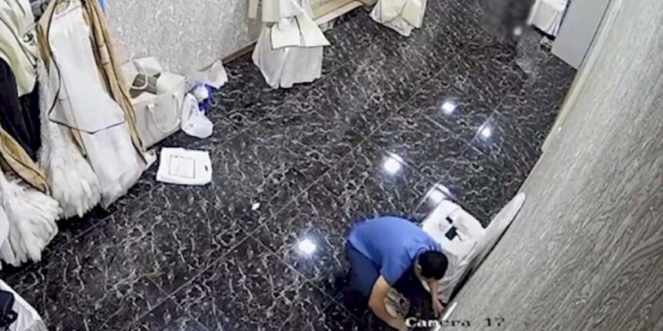 
                    Серийный вор в Алматы проникал на тои и обворовывал гостей
                