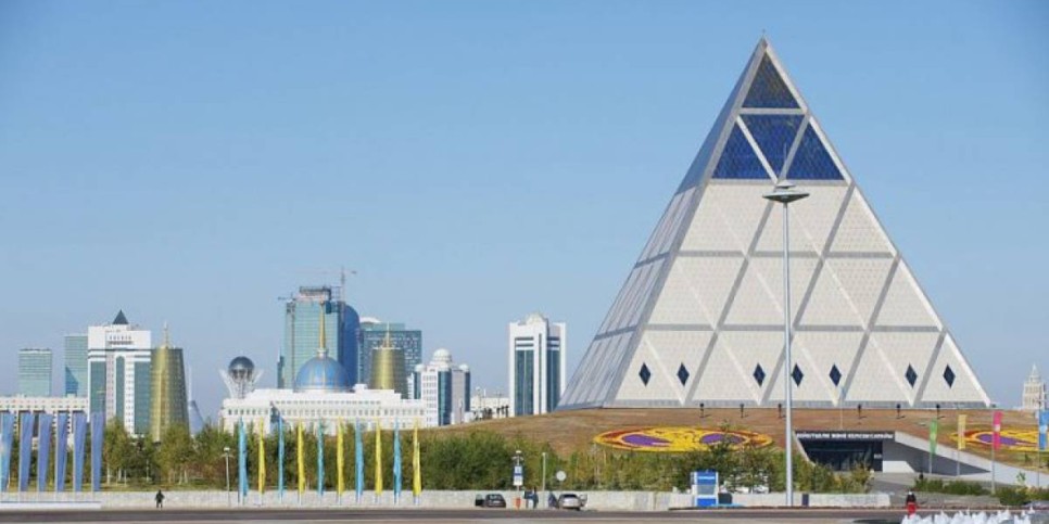 
                    Папа Римский посетит Казахстан
                