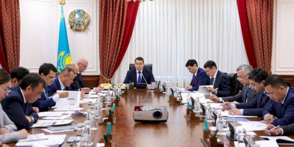 
                    В Казахстане предложили внедрить биржевые торги нефтью
                