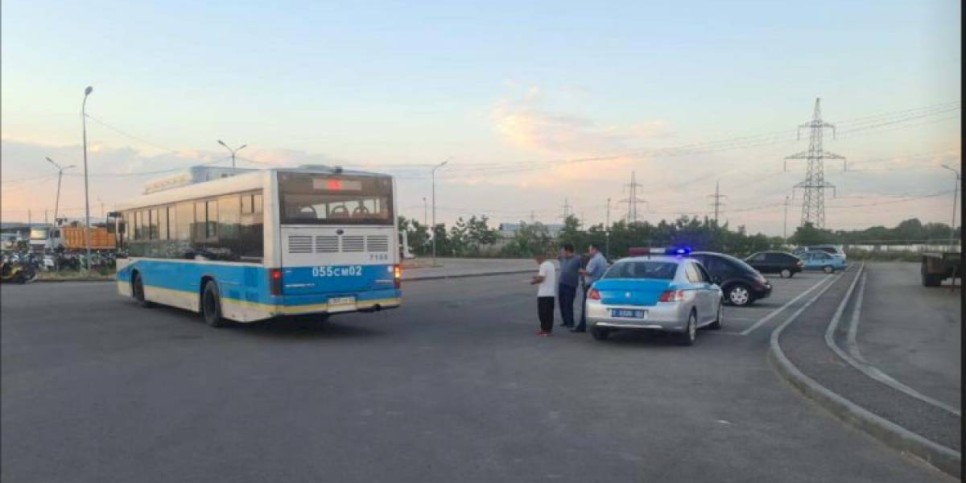 
                    В Алматы задержан водитель маршрутного автобуса с поддельными правами
                