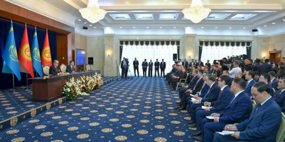 
                    Касым-Жомарт Токаев и Садыр Жапаров провели брифинг для СМИ
                