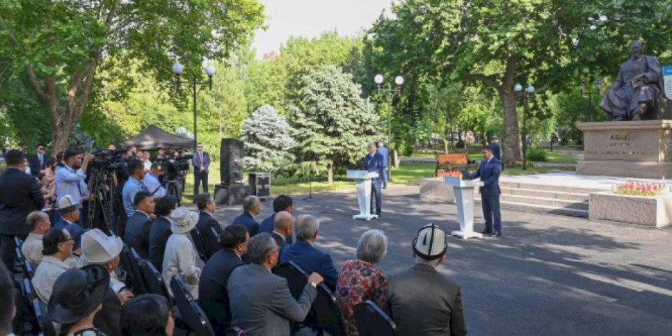 
                    Президент Казахстана принял участие в церемонии открытия памятника Абаю Кунанбаеву в Бишкеке
                