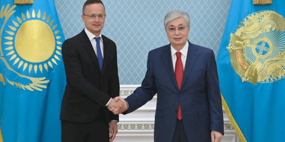 
                    Президент Казахстана принял главу МИД Венгрии
                