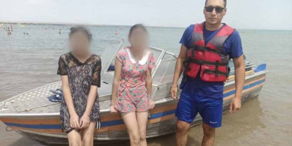 
                    На Капшагае спасатели вытащили из воды двух тонущих сестер-близняшек
                