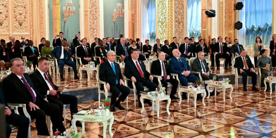 
                    Токаев посетил праздничный концерт в Москве
                