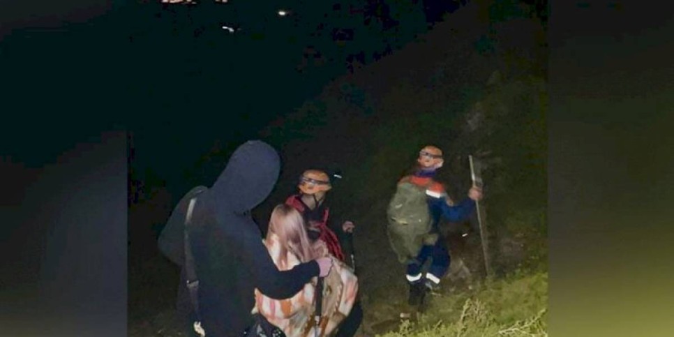 
                    В Алматинской области спасли застрявших в горах молодых людей
                