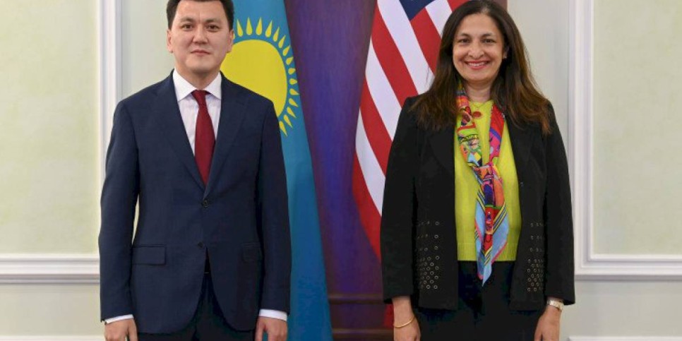 
                    Ерлан Карин провел встречу с заместителем Госсекретаря США Узрой Зеей
                