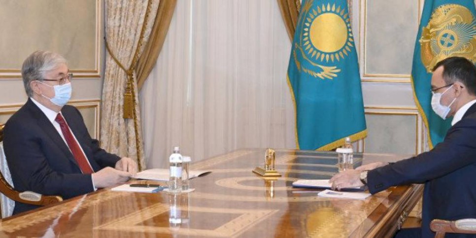 
                    Глава государства принял Председателя Сената Маулена Ашимбаева
                