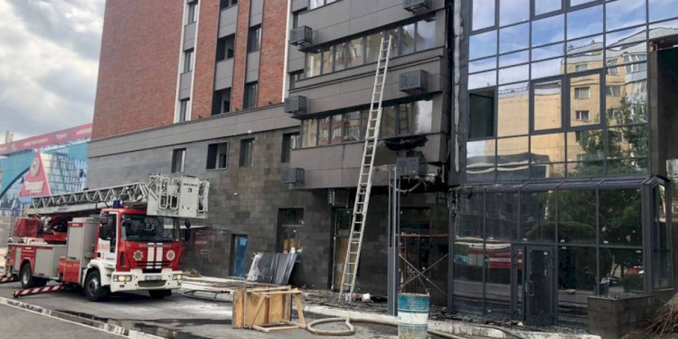 
                    Пожар произошел в строящейся многоэтажке в Алматы
                