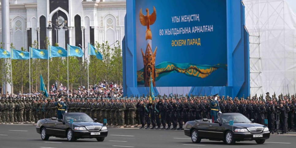 
                    В Астане проходит военный парад, посвященный 80-летию Великой Победы
                