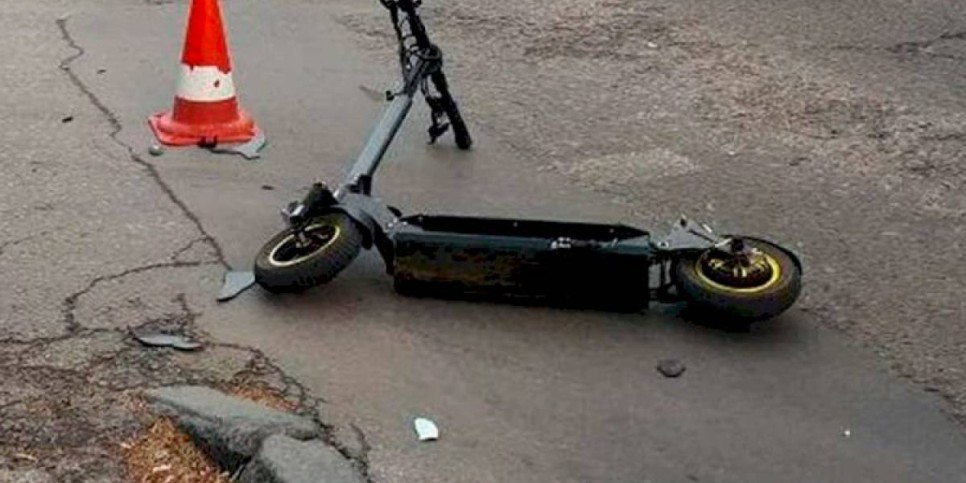 
                    Алматинец на внедорожнике сбил девушку на самокате и протаранил несколько машин
                