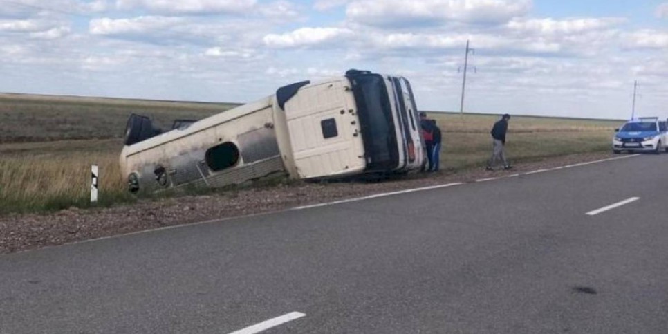 
                    В СКО перевернулся бензовоз с 36 тоннами топлива
                