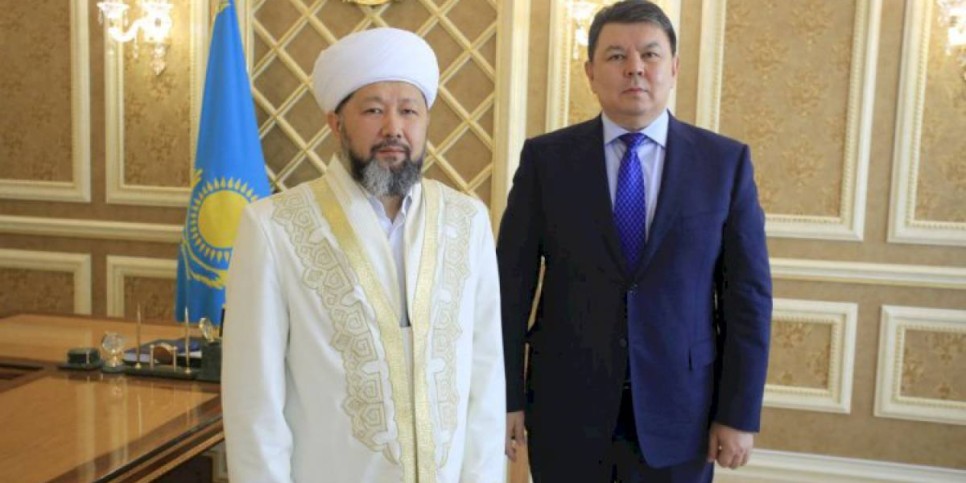 
                    Аким Алматинской области провел встречу с главой ДУМК
                