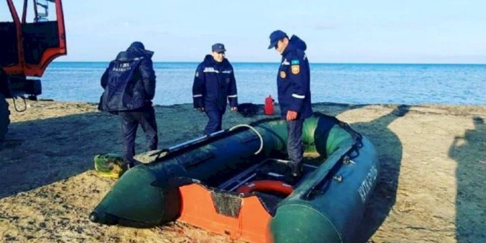 
                    Продолжаются поиски двух пропавших рыбаков на Каспии
                