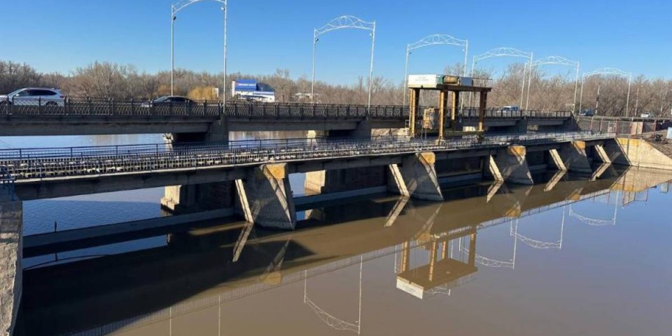 
                    Паводковую воду направили в реки и озера Западно-Казахстанской области
                