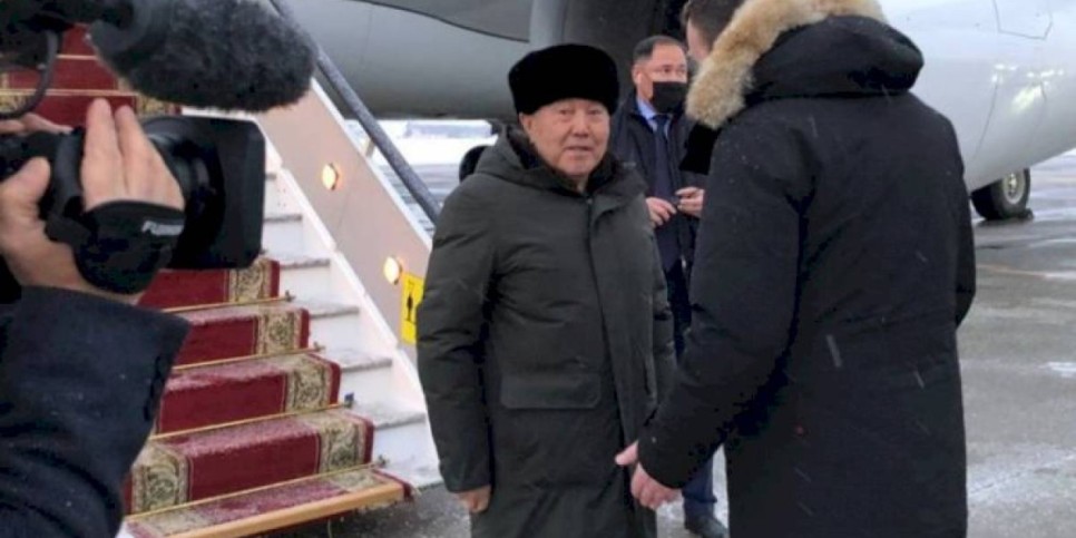 
                    Елбасы прибыл в Санкт-Петербург по приглашению Путина
                