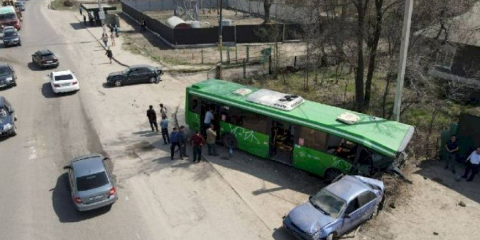 
                    Массовое ДТП с участием пассажирского автобуса произошло в Алматинской области
                