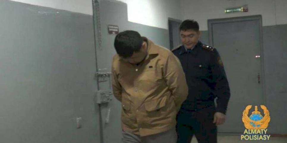 
                    Разбойников, изрезавших ножами таксиста, задержали полицейские Алматы
                