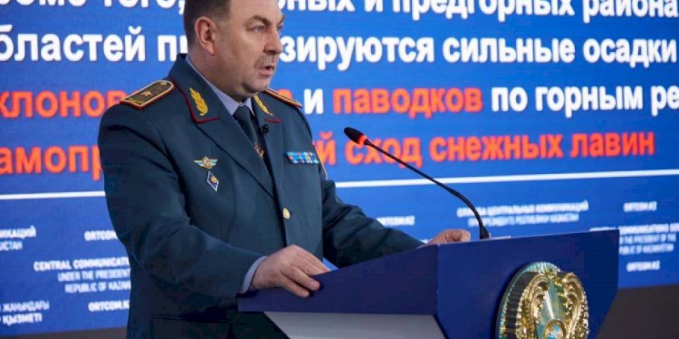 
                    Глава МЧС: Ни один человек в снежном заторе не погиб
                