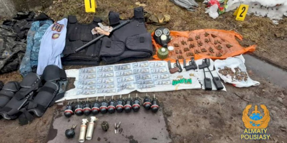 
                    В Алматы полицейские нашли очередной схрон с оружием и боеприпасами
                