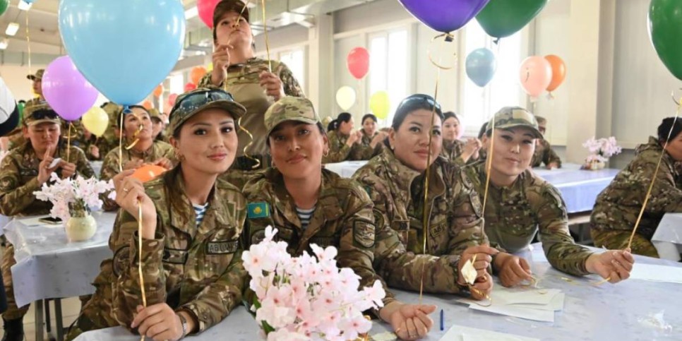 
                    В Астане для участниц военного парада провели тренинг 
                