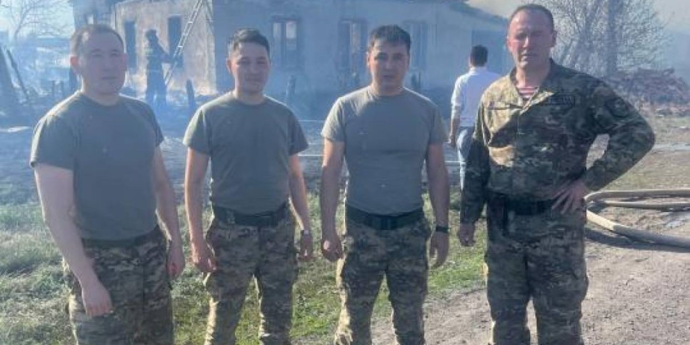 
                    Карагандинские гвардейцы спасли детей из горящего дома
                