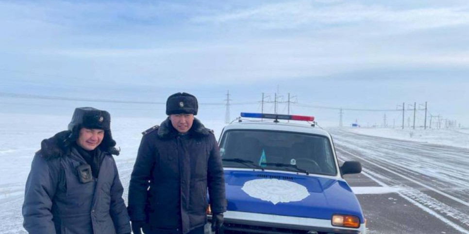 
                    Алматинца вызволили из снежного плена акмолинские полицейские
                