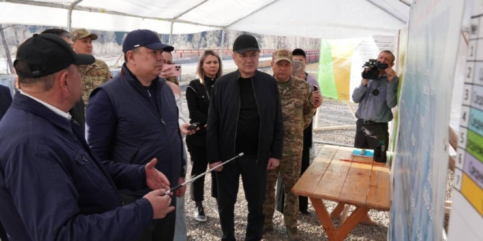 
                    Канат Бозумбаев проверил прохождение паводков в ВКО
                