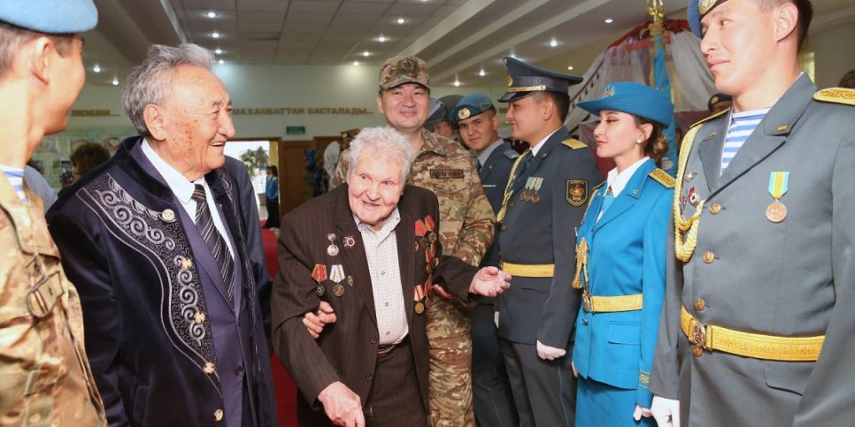 
                    80-летие Победы: в Алматы поздравили ветеранов войны и тружеников тыла – фоторепортаж 
                