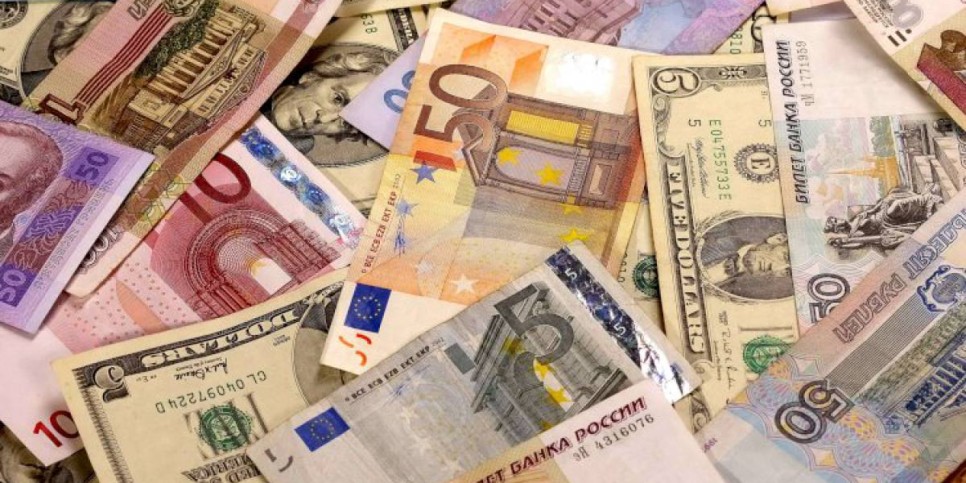 
                    По какому курсу можно продать и купить доллары, евро и рубли в Алматы
                