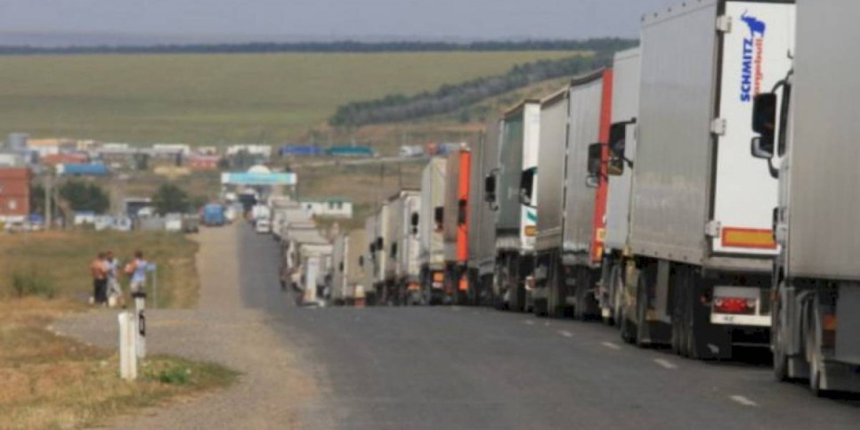 
                    На пограничных переходах Казахстана увеличилось количество застрявшего транспорта
                