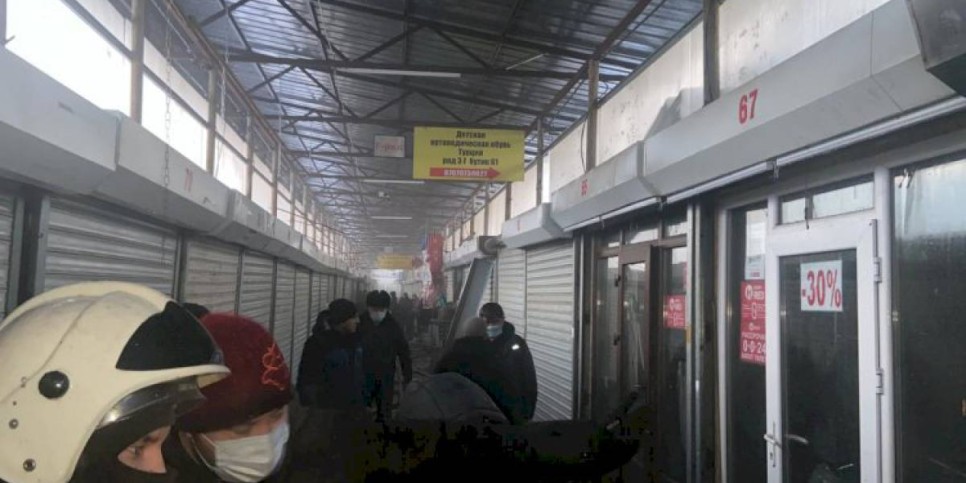 
                    Пожар произошел в торговом доме на барахолке в Алматы
                