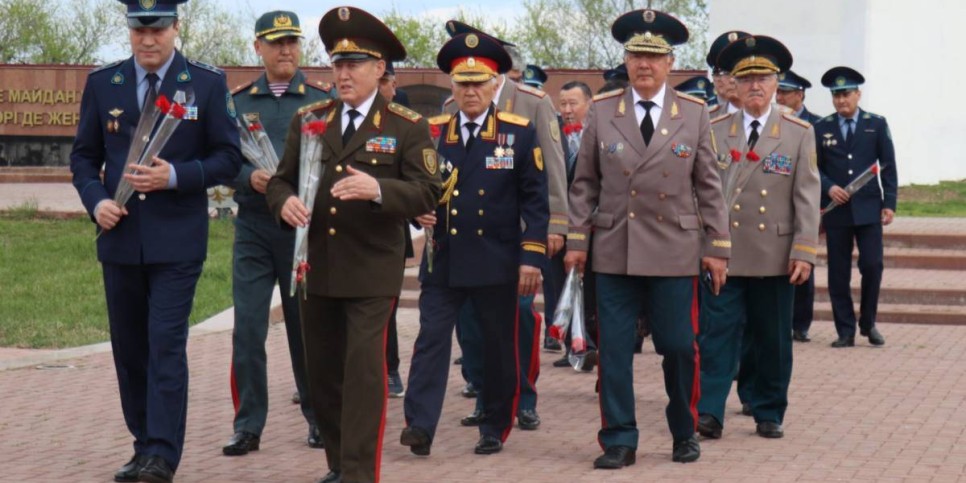 
                    В честь 80-летия Победы Совет генералов посетил ЗКО
                