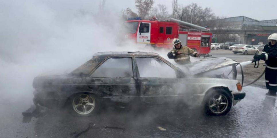 
                    Автомобиль загорелся в Алматы
                