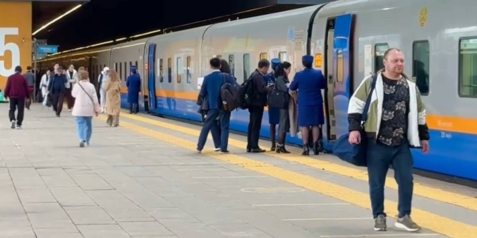 
                    Еще один поезд в Казахстане подключен к высокоскоростной спутниковой сети
                