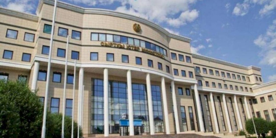 
                    Глава МИД Казахстана обсудил ситуацию в Афганистане с Залмаем Халилхадом
                