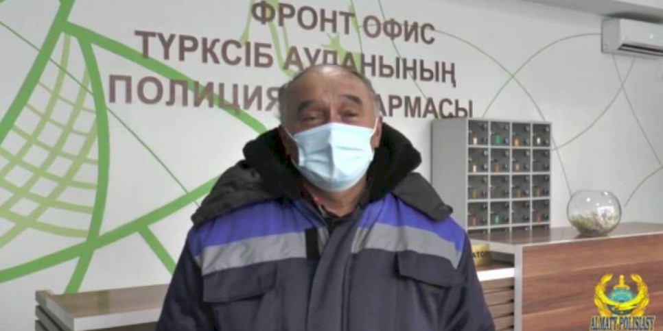 
                    На шестом десятке жизни алматинец впервые получил удостоверение личности
                