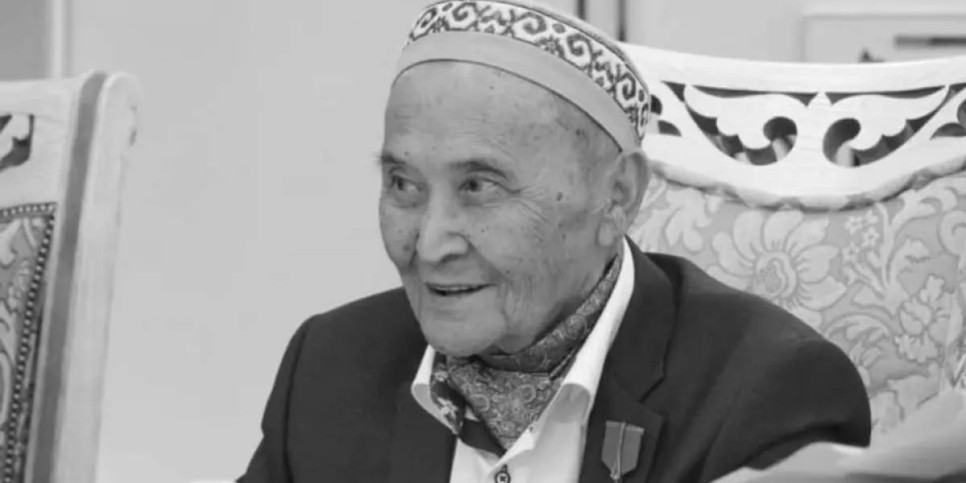 
                    Токаев выразил соболезнования родным и близким писателя Акима Тарази
                