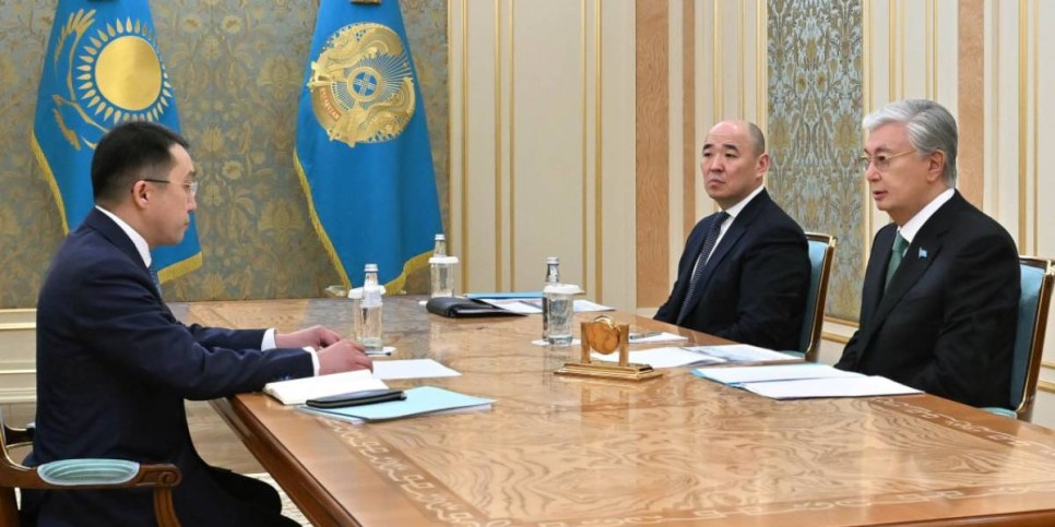 
                    Токаев принял министра транспорта Марата Карабаева
                