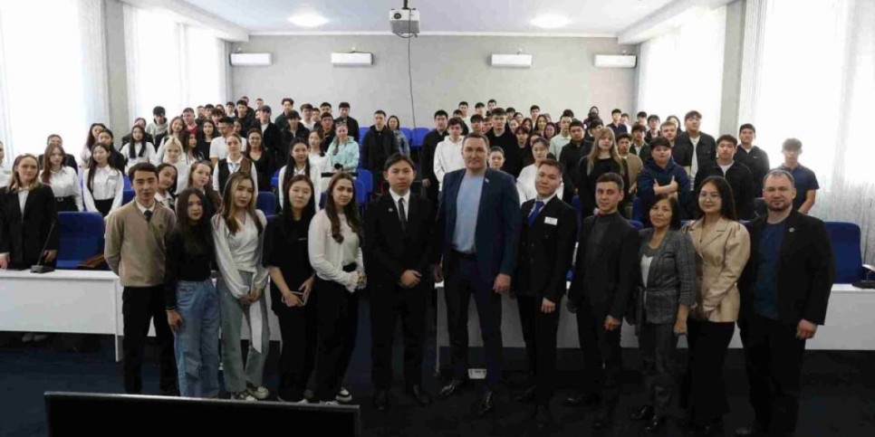 
                    Год рабочих профессий: в ВКО прошел форум молодежи «Единство в труде»
                