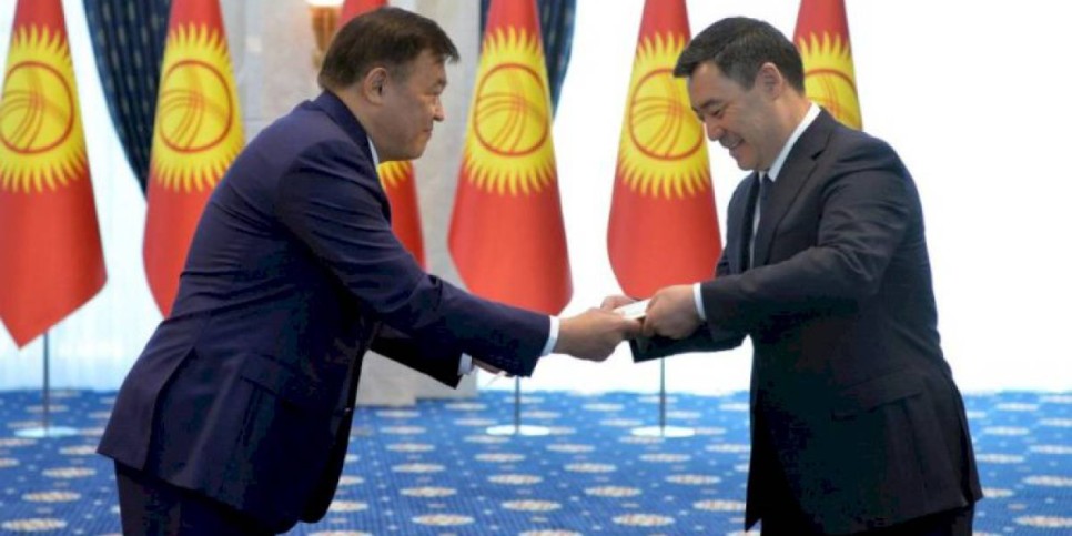 
                    Посол Казахстана вручил верительные грамоты Президенту Кыргызстана
                