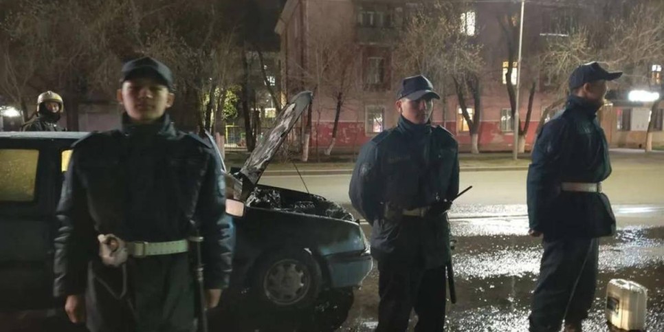 
                    Гвардейцы потушили загоревшийся автомобиль в Павлодаре
                