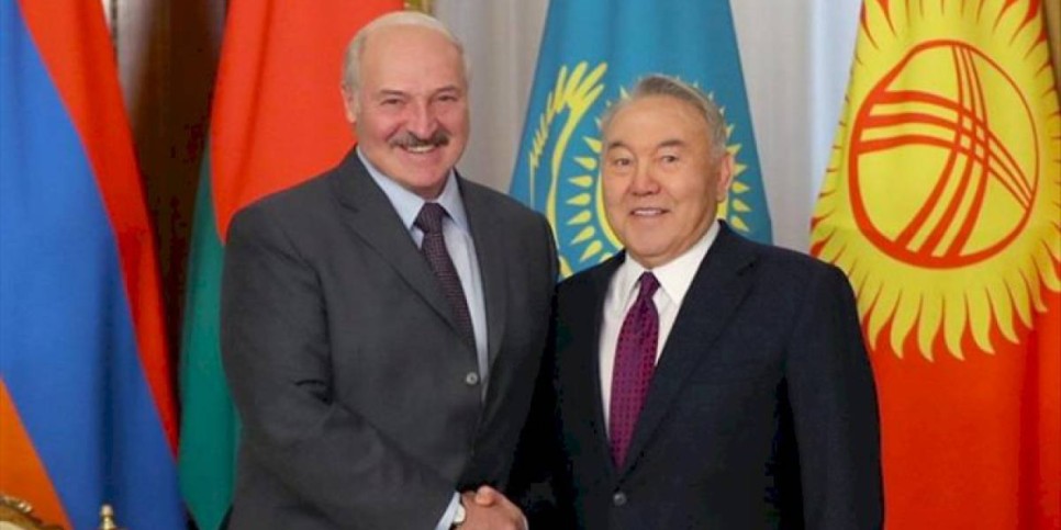 
                    Нурсултан Назарбаев и Александр Лукашенко обсудили международную обстановку
                